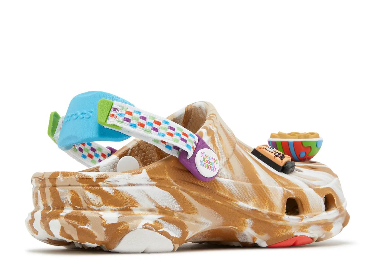 Cinnamon Toast Crunch x Classic All-Terrain Clog für Kleinkinder Cinnamon Toast Crunch x Classic All-Terrain Clog für Kleinkinder
