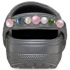 Handgefertigter Clog mit Perlenkette Handgefertigter Clog mit Perlenkette