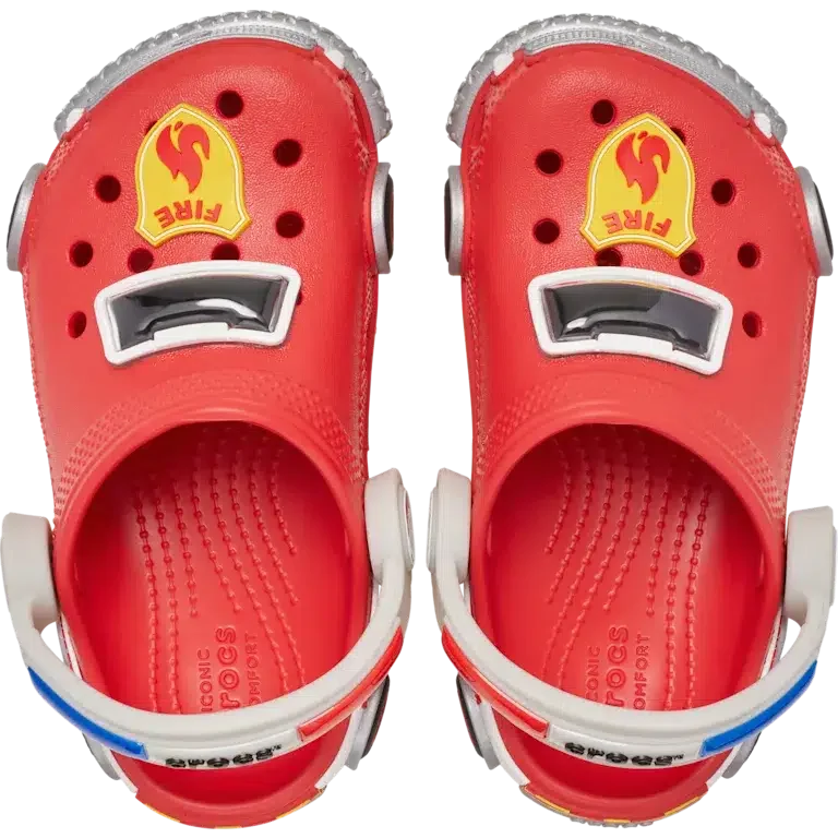 Klassische „Iam Fire Truck Lights“-Clogs für Kleinkinder mit Riemen am Fersenbereich Klassische „Iam Fire Truck Lights“-Clogs für Kleinkinder mit Riemen am Fersenbereich