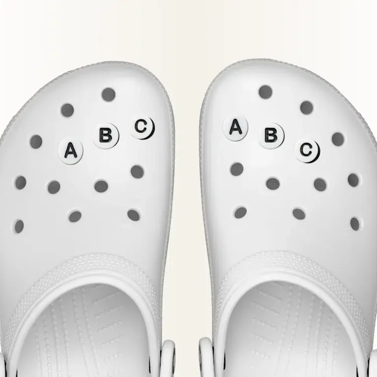 Kleine „Friendship Letter C“-Jibbitz-Anstecker Kleine „Friendship Letter C“-Jibbitz-Anstecker